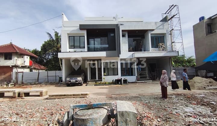 Siap Huni, 3 Lantai, SHM, Dekat Taman Kota,