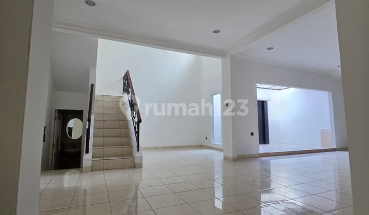2-Story House with a Serene Atmosphere and a Strategic Location in Kota Wisata
