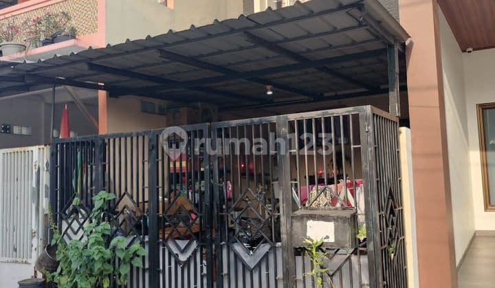 Dijual Rumah Lt2, Bangunan Baru dan Fullrenovasi. Harga Dibawah Pasar