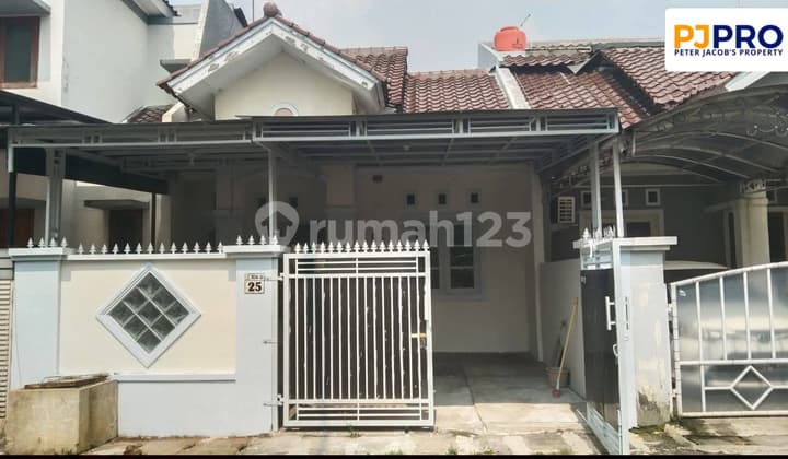 Rumah Asri dan Nyaman Dalam Kompleks