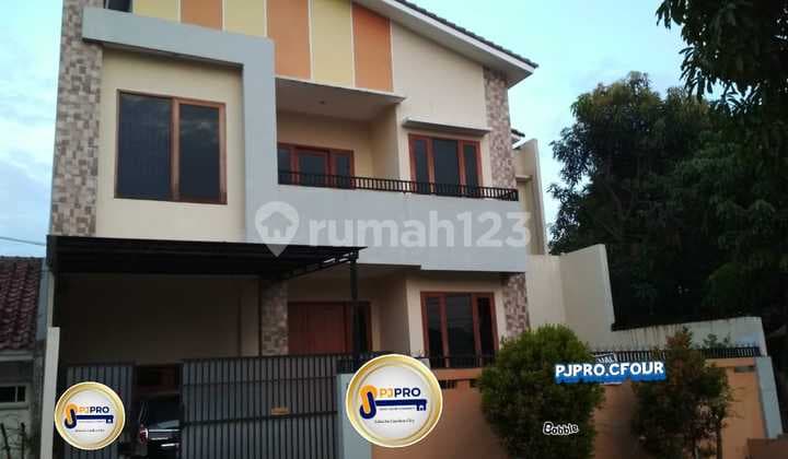 Rumah Bagus 2 Lt. di Harapan Indah
