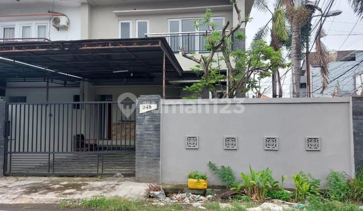 Rumah 2 Lantai Nyaman Asri di Renon