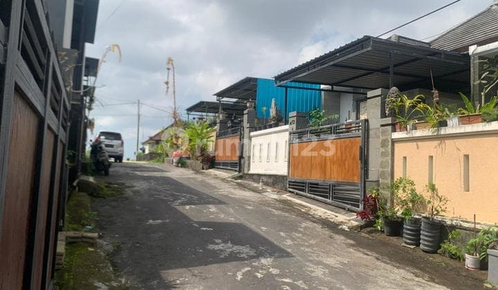 Rumah Bergaya Minimalist Modern di Dekat Puspem Sempidi