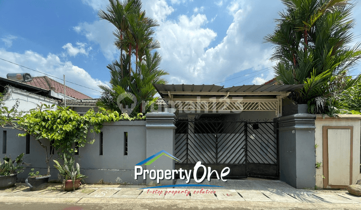 Translation: For Sale 2-Storey Ready-to-Occupy House in a Strategic Location in Pisangan, East Jakarta Near Access to Rawamangun Toll Road and Sunter Toll Road, LRT