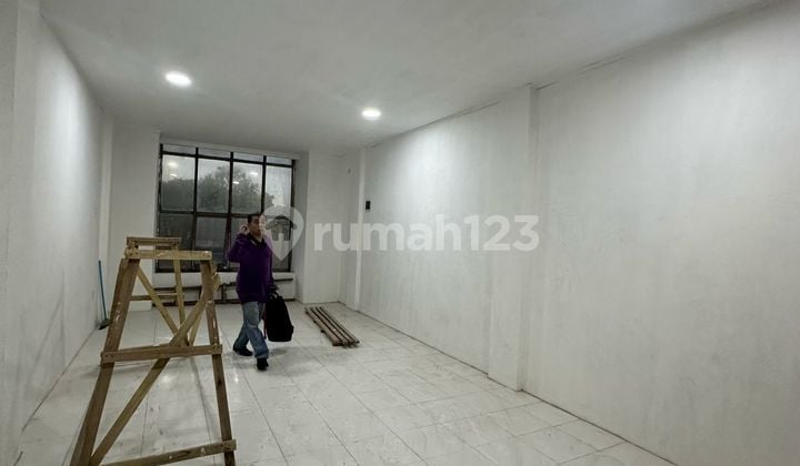 Disewakan Ruko 4 ½ Lantai di Minangkabau Barat, Strategis, Dekat Stasiun Manggarai.