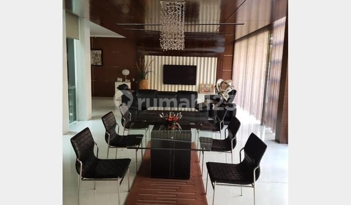 Ready-to-Occupy House, Luxurious Interior in Graha Family Surabaya