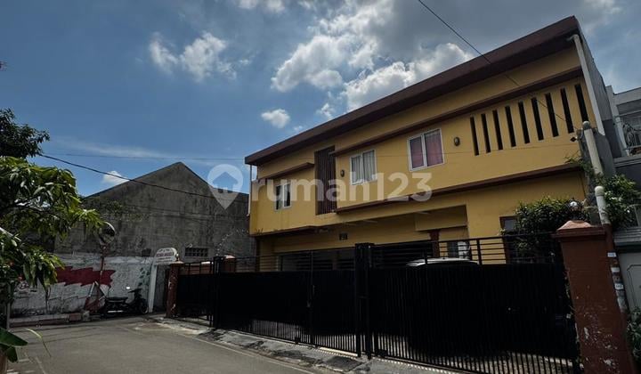Rumah Pribadi dengan Kost Aktif di Lokasi Strategis Pancoran