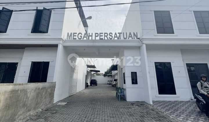 2.5-Story House in Medan Helvetia