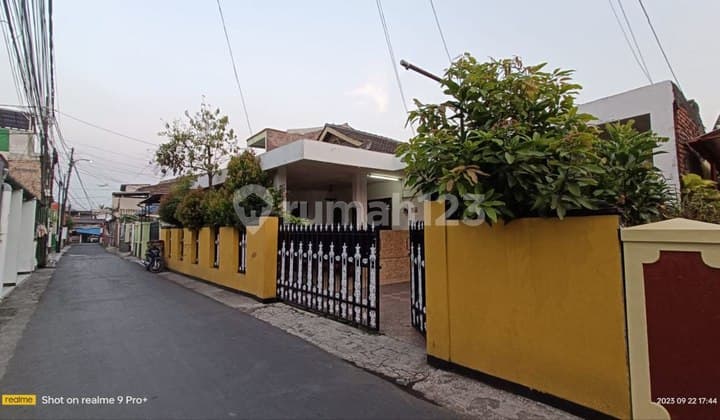 Rumah Mewah Super Luas di Lokasi Strategis Condet- LT 410 M², Parkir 5 Mobil, Harga Nego!