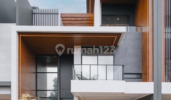 Rumah Premium 3 Lantai dengan Private Lift
