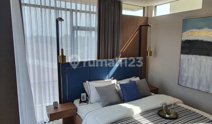 Modern Residence with a Natural Touch by the Lake