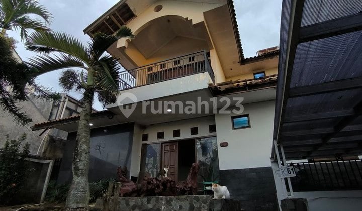 Rumah 3 Lantai Full Furnished + Lukisan Langka, Siap Huni