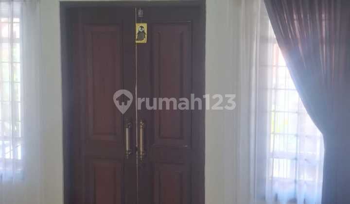 Rumah 2 Lantai Kerobokan - 4 Kamar, Luas Bangunan Besar, Harga Jarang Ada di Area Ini