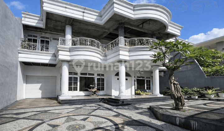 East-Facing Grand House 440M² di Denpasar Selatan - 400M² Tanah, 5 Kamar, SHM!