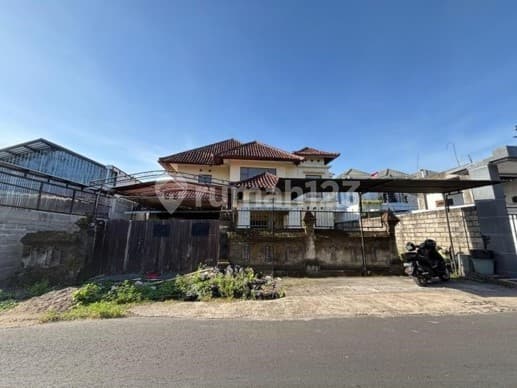 Big Space Alert di Ubung! 349M² Tanah, 2 Lantai, 4 Kamar, SHM - Rumah Nyaman