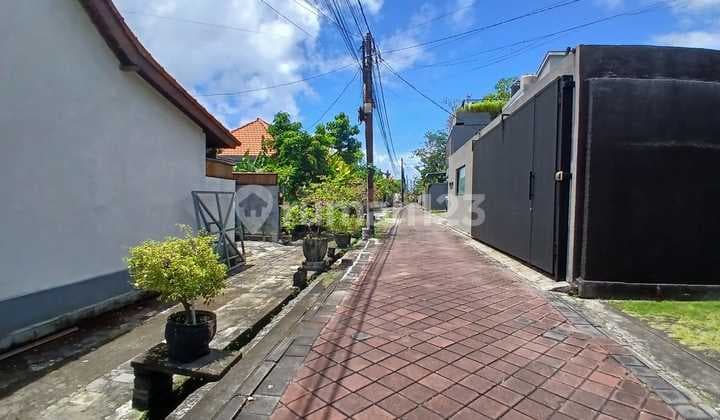 Hidden Calm In Umalas - 2BR Private & Cozy House, Ready to Be Transformed into Your Dream Villa!