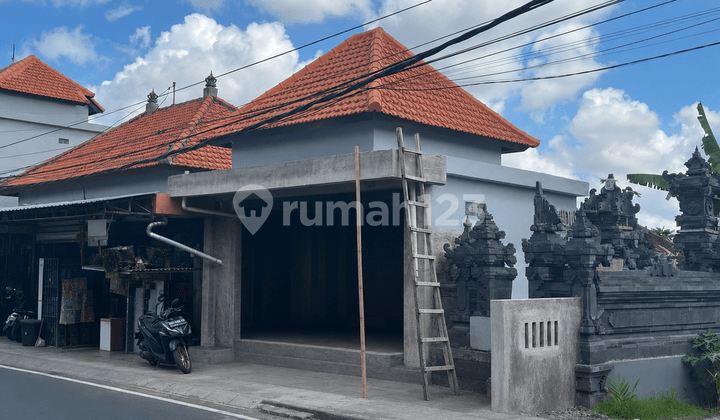 Strategic Shop House in Canggu on Main Road, Suitable for Cafe & Retail