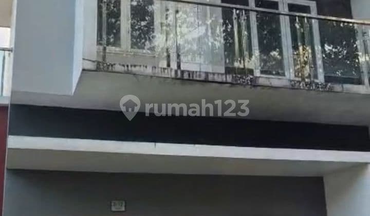 Rumah Kosongan di Halton Place, Menteng