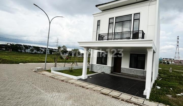 Premium New House in Tangerang Priced at 900 Million!