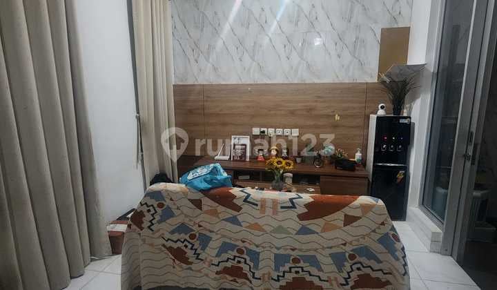 English translation: "Furnished House for Rent Ready to Occupy Malibu Gading Serpong"