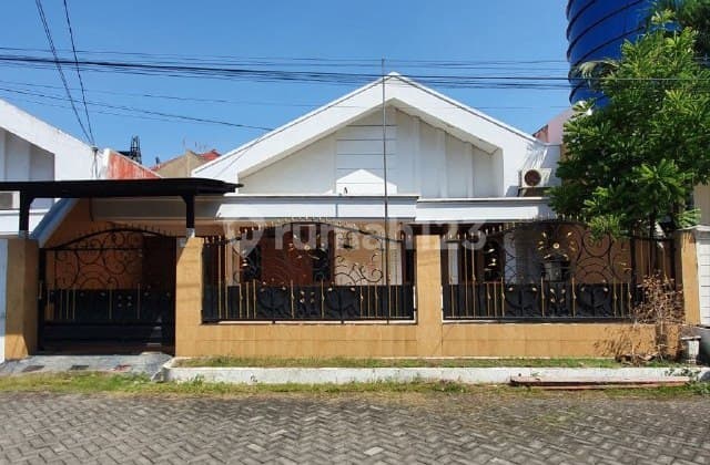 Rumah Manyar Kertoadi Strategis Row 3 Mobil Siap Huni