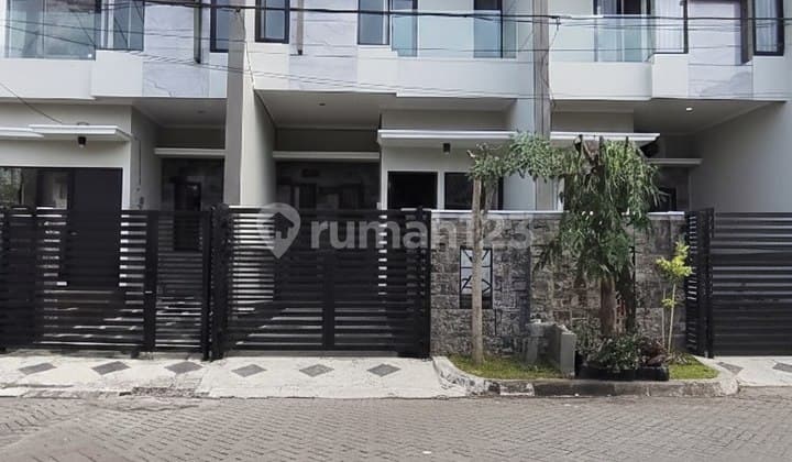 For Sale Mulyosari Prima Utara House