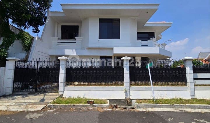 Rumah Dharmahusada Indah