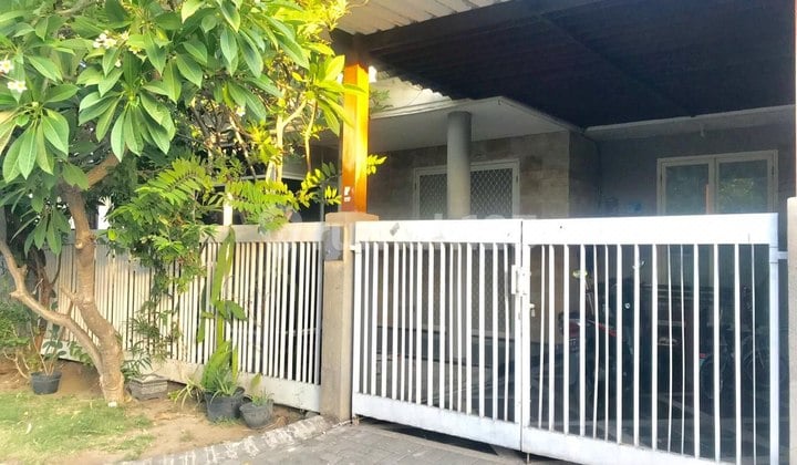 Dijual Rumah Pantai Mentari Jalan Besar Cluster Row 3.5 Mobil