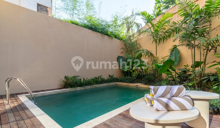 4 Bedrooms for Sale 4 Bedroom Villa, Berawa Area Near Finss Beach Club