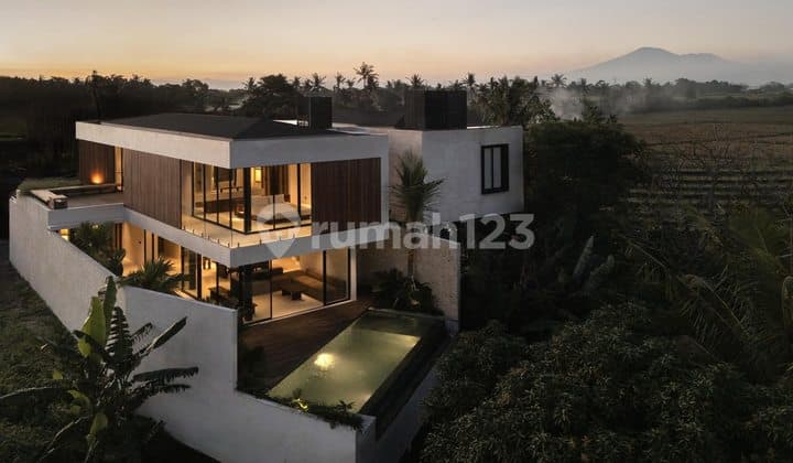 3 Kamar Villa di Jual Freehold And Sangat Bagus untuk Keluarga/ untuk Bisnis , di Nyanyi Area