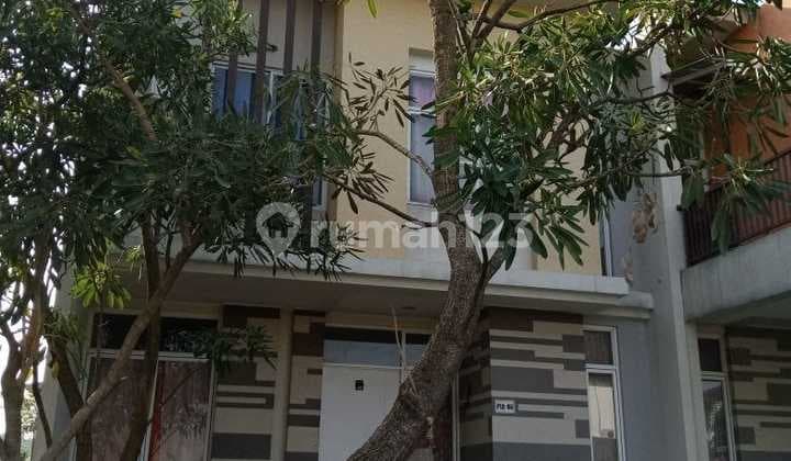 Rumah Hoek 2 Lantai di Legenda Wisata Cibubur Bogor
