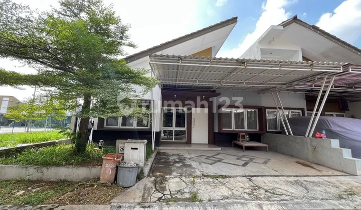 Minimalist Hook House in Familia Urban, East Bekasi