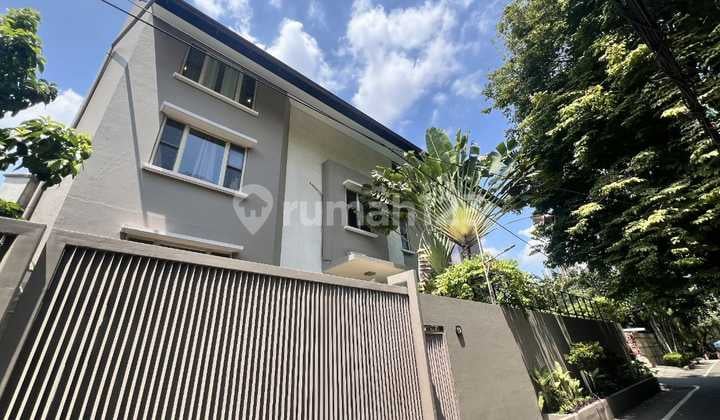 Rumah Mewah Keluarga Siap Huni di Jalan Widya Chandra Scbd Jakarta Selatan