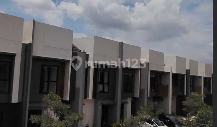 Disewakan Rumah Hook di Cluster Suamrecon Crown Gading Bekasi