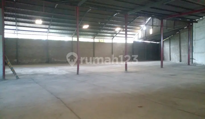 For rent. Warehouse in Dipumpang, North Jakarta