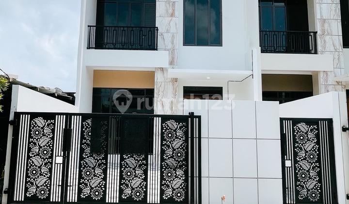 Rumah 2 Lantai di Harapan Indah Bekasi