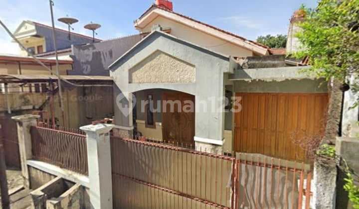 Rumah 2 Lantai dengan Konsep Mezzanine di Kemanggisan Jakbar