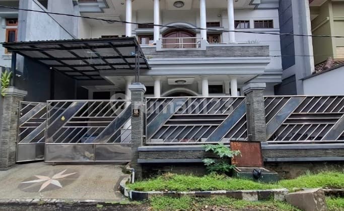 Jual/ Sewa Rumah Eropa 2 Lantai