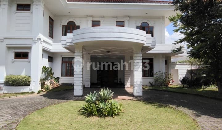 Rumah Klasik Sangat Terawat dan Asri di Jual Murah, Sayap Setiabudi Bandung
