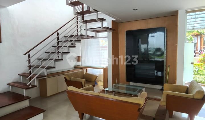 Town House 3 Lantai Fully Furnished di Bandung Utara Dago