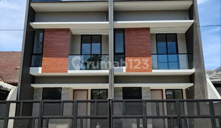 Baru Gress, Rumah Baruk Utara Dekat Merr