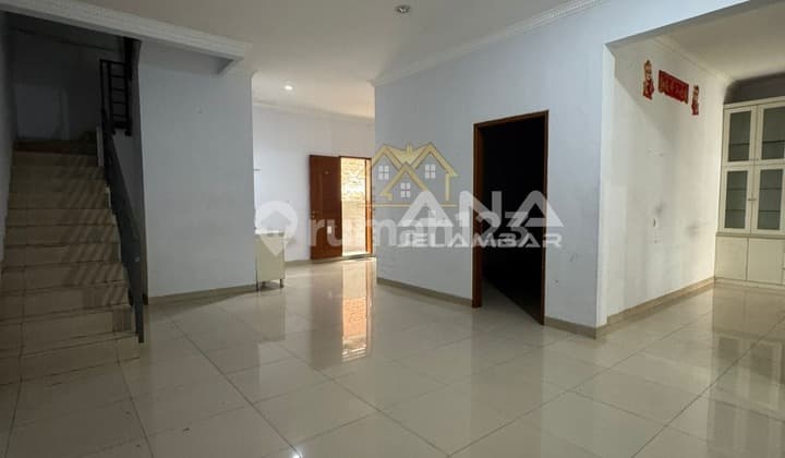 Ana Rumah Uk 10X18m di Jelambar