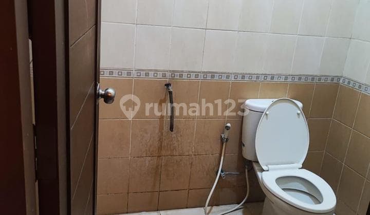 For Sale / For Rent 3-Story Shop House in Cisaranten