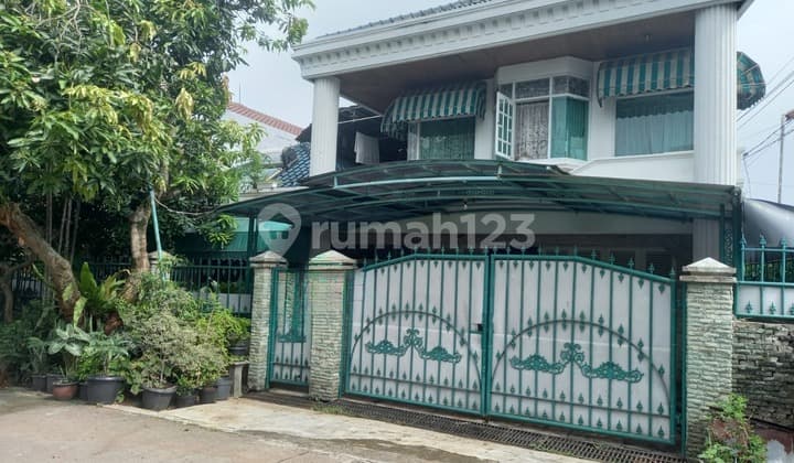 Dijual Rumah Luas Dalam Komplek Perumahan di Area Bintaro