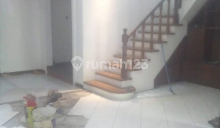 Dijual Rumah Luas 2 Lantai di Sektor 9 Bintaro
