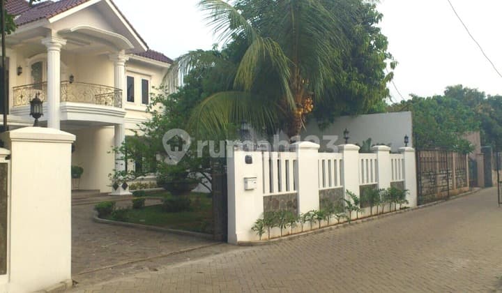 Dijual Rumah Mewah di Lokasi Istimewa di Bintaro