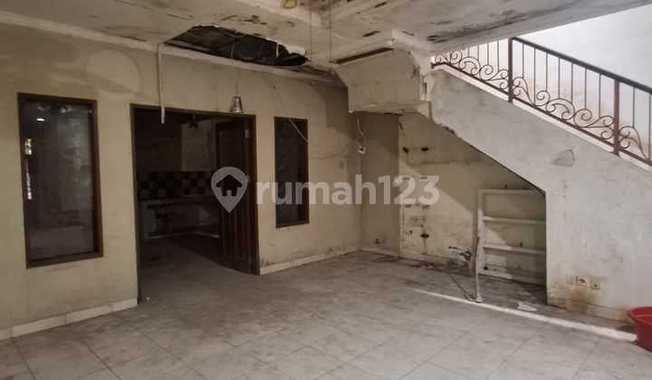 Rumah Tua Siap Direnov Sesuai Selera Lokasi Bagus