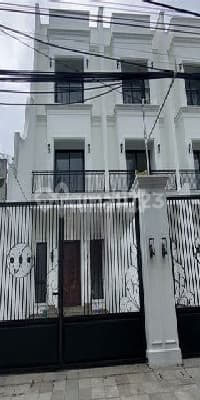 Rumah Baru Renovasi Pulomas Raya Siap Huni