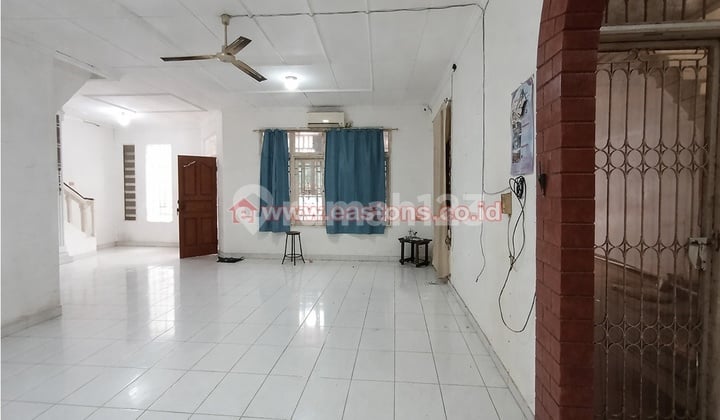 Disewakan Sangat Murah dan Dijual Rumah 2,5 Lantai Bebas Banjir di Rawamangun(Kg005208)
