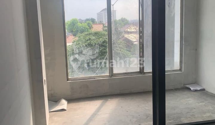 Disewakan dan Dijual Ruko Sangat Strategis 4 Lantai di Rawamangun Bebas Banjir Cocok untuk Usaha (Kg005167)
